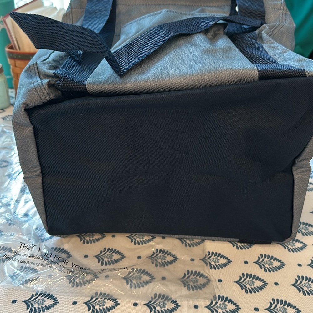 NWT Thirty-one small utility tote 11.75”w x 9” l x 10” deep - Picture 3 of 4